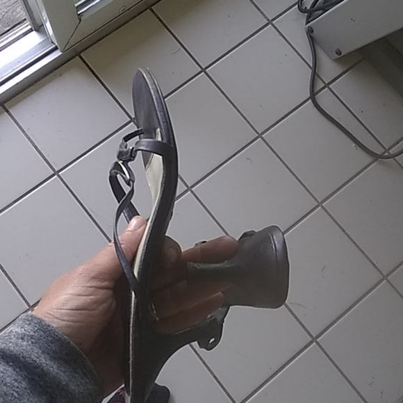 Heels - Picture 2 of 3